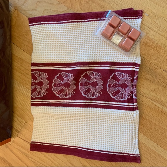 Bundle of fall scarecrow & garland decor - Picture 4 of 14